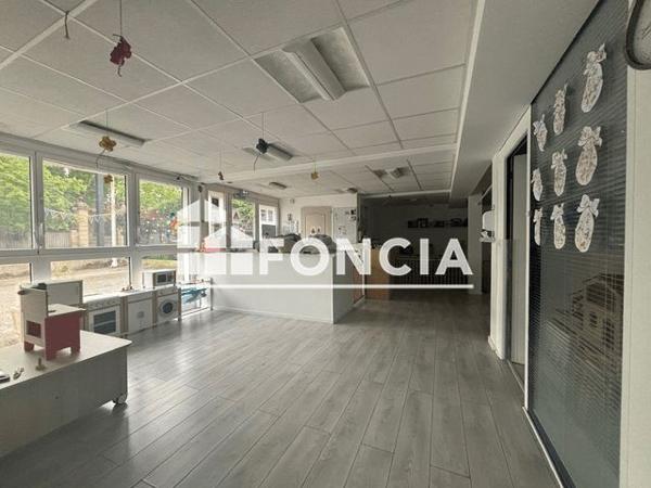 À vendre Local commercial 185.86 m² - Avignon 84000