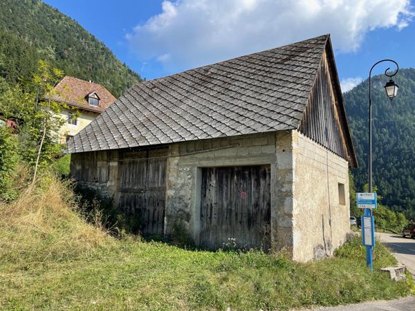 Saint-Pierre-d'Entremont (38380) Belle grange à réhabiliter en habitation - Massif de la Chartreuse - 38380