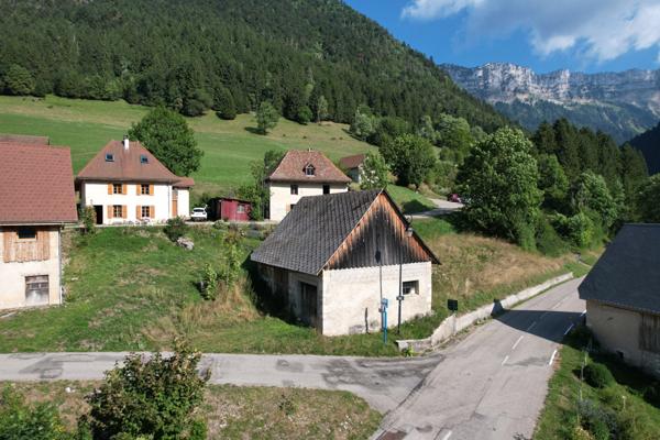 Saint-Pierre-d'Entremont (38380) Belle grange à réhabiliter en habitation - Massif de la Chartreuse - 38380