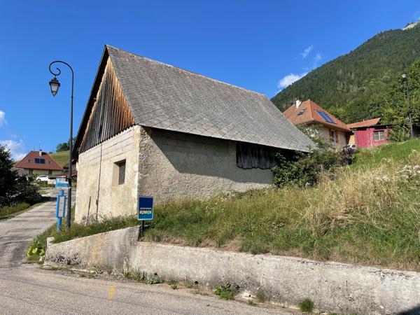 Saint-Pierre-d'Entremont (38380) Belle grange à réhabiliter en habitation - Massif de la Chartreuse - 38380