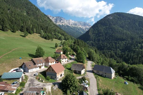 Saint-Pierre-d'Entremont (38380) Belle grange à réhabiliter en habitation - Massif de la Chartreuse - 38380