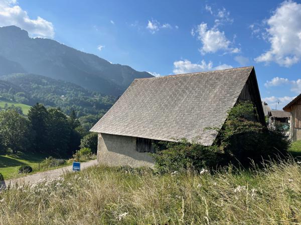 Saint-Pierre-d'Entremont (38380) Belle grange à réhabiliter en habitation - Massif de la Chartreuse - 38380