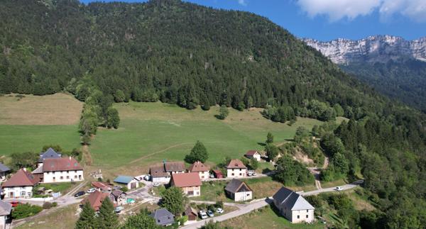 Saint-Pierre-d'Entremont (38380) Belle grange à réhabiliter en habitation - Massif de la Chartreuse - 38380