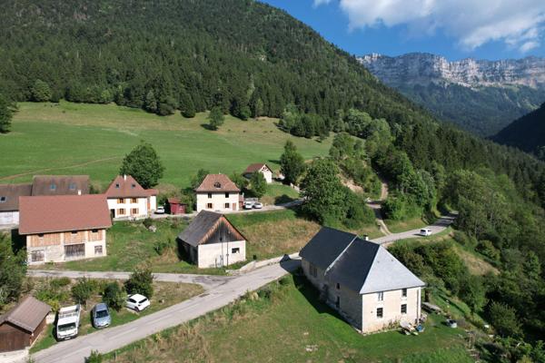 Saint-Pierre-d'Entremont (38380) Belle grange à réhabiliter en habitation - Massif de la Chartreuse - 38380