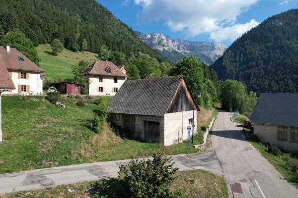 Saint-Pierre-d'Entremont (38380) Belle grange à réhabiliter en habitation - Massif de la Chartreuse - 38380