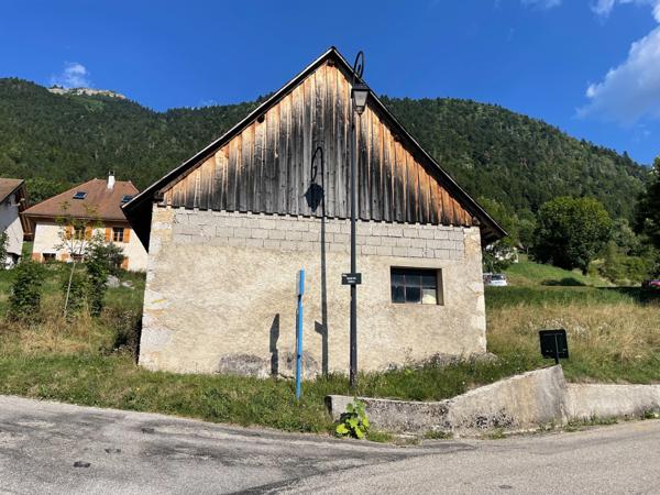 Saint-Pierre-d'Entremont (38380) Belle grange à réhabiliter en habitation - Massif de la Chartreuse - 38380