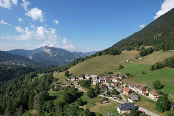 Saint-Pierre-d'Entremont (38380) Belle grange à réhabiliter en habitation - Massif de la Chartreuse - 38380