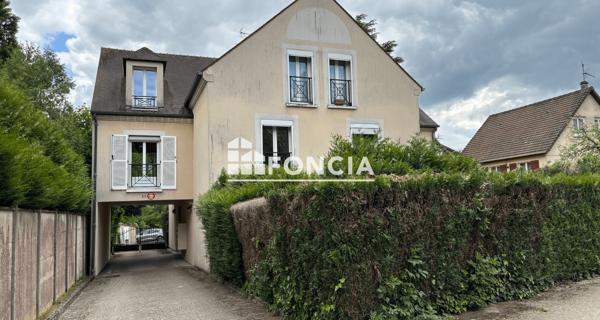 Location Studio 31.5 m² - ÉTréchy 91580