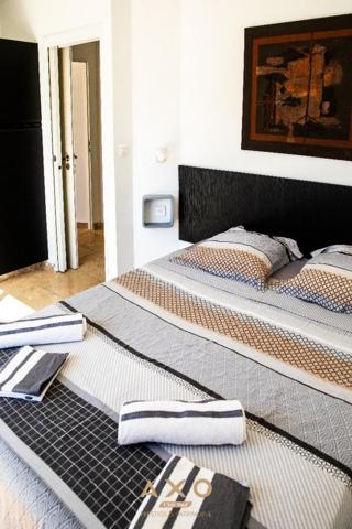 TRETS - ENSEMBLE IMMOBILIER - T8 - PISCINE - POOL HOUSE - GARAGE - VUE SAINTE VICTOIRE - 985 000 