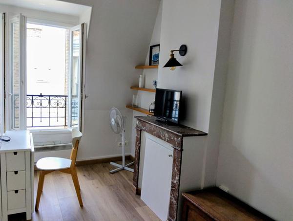 Adorable studio aux Invalides, avec vue sur la tour Eiffel