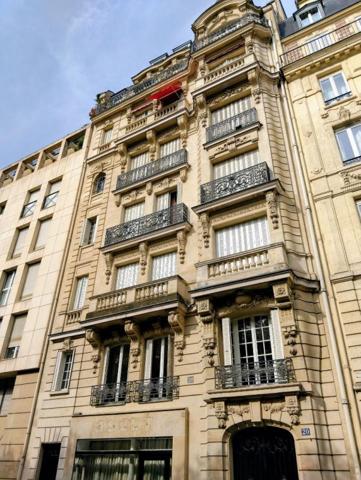 Adorable studio aux Invalides, avec vue sur la tour Eiffel