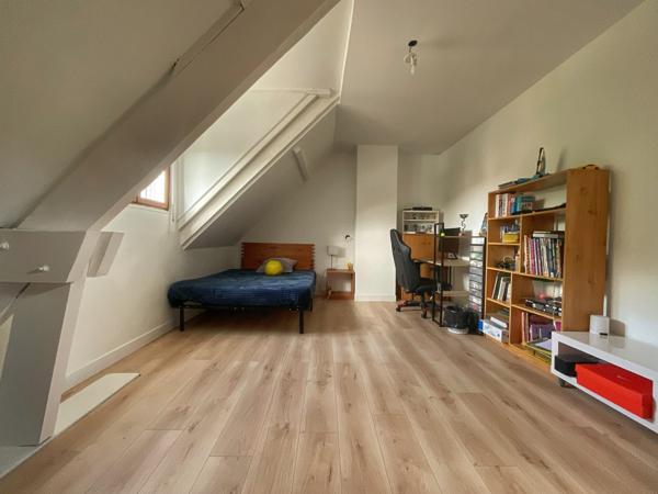 Maison familiale lumineuse sans travaux – 4/5 chambres – Terrain 807 m² – Secteur recherché