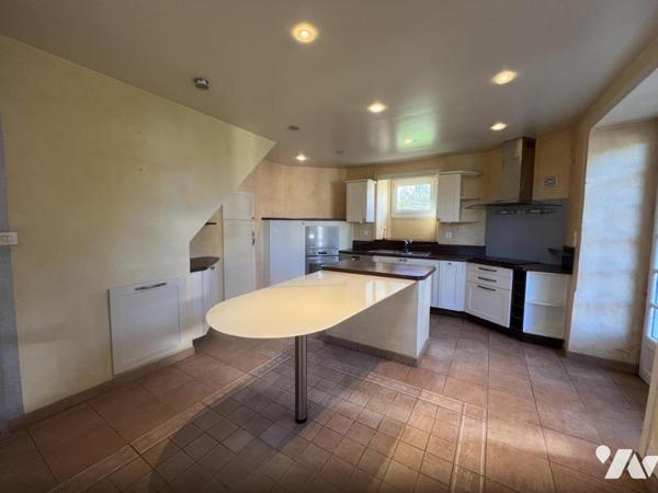 BAGNOLES DE L'ORNE NORMANDIE, ancien presbytère rénové sur parc arboré 