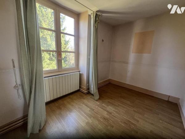 BAGNOLES DE L'ORNE NORMANDIE, ancien presbytère rénové sur parc arboré 