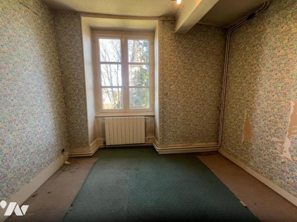 BAGNOLES DE L'ORNE NORMANDIE, ancien presbytère rénové sur parc arboré 