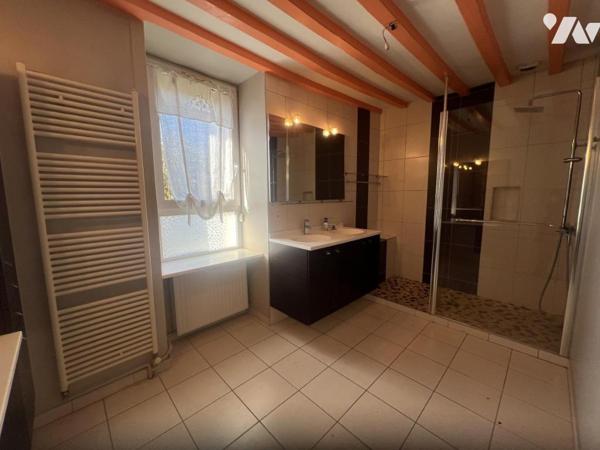 BAGNOLES DE L'ORNE NORMANDIE, ancien presbytère rénové sur parc arboré 