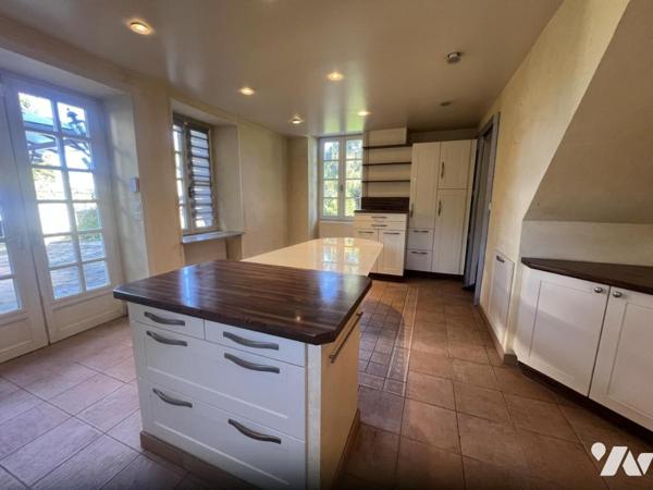 BAGNOLES DE L'ORNE NORMANDIE, ancien presbytère rénové sur parc arboré 