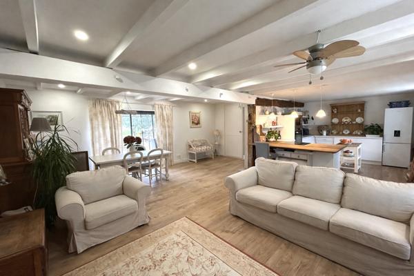 Maison avec grange et terrain de 3 800 m² / House with barn on 3,800 sqm plot