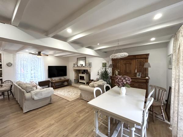 Maison avec grange et terrain de 3 800 m² / House with barn on 3,800 sqm plot