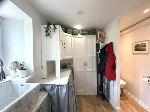 Maison avec grange et terrain de 3 800 m² / House with barn on 3,800 sqm plot