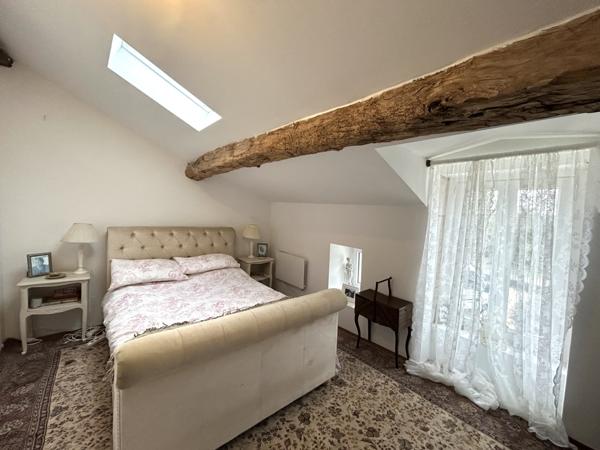 Maison avec grange et terrain de 3 800 m² / House with barn on 3,800 sqm plot