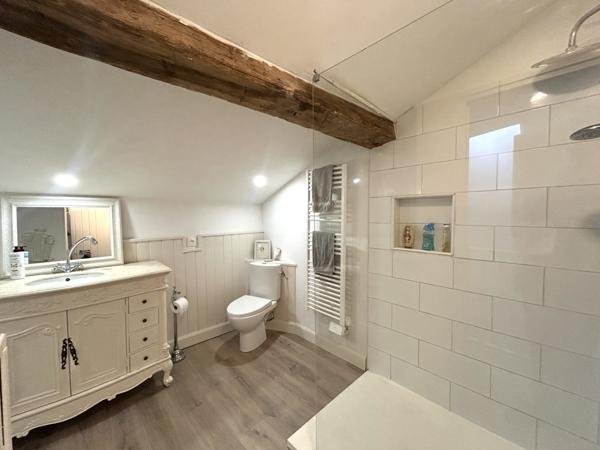 Maison avec grange et terrain de 3 800 m² / House with barn on 3,800 sqm plot