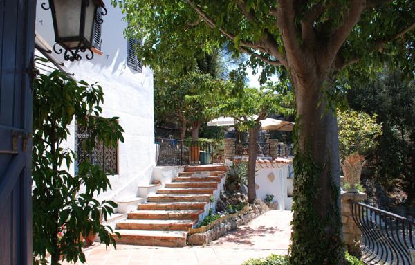 Maison - Magnifique demeure atypique dans grande propriété