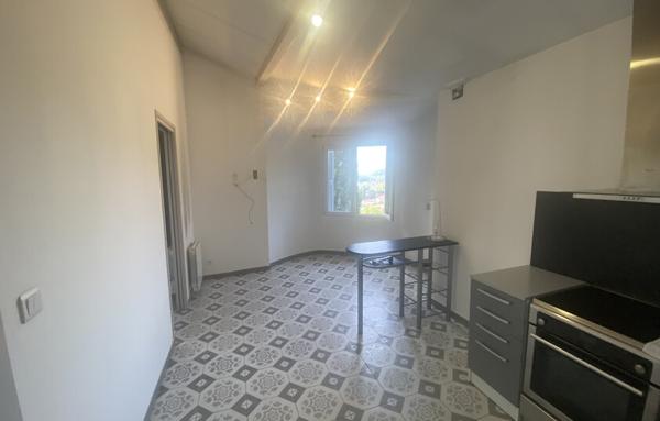 Maison - Magnifique demeure atypique dans grande propriété