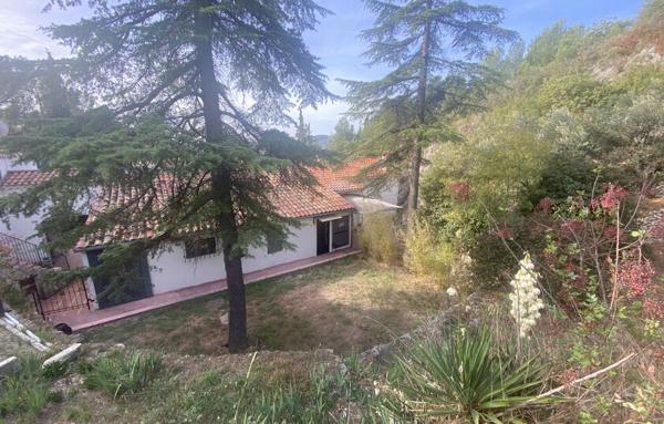 Maison - Magnifique demeure atypique dans grande propriété