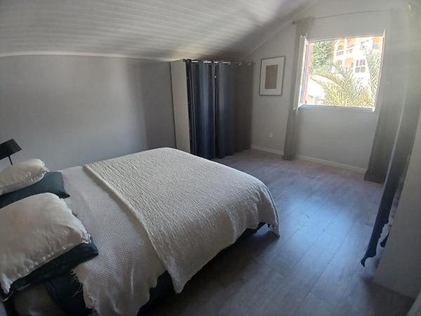 Ensemble immobilier de 269 m² sur 800 m² de terrain à Dos d'Âne 97429;