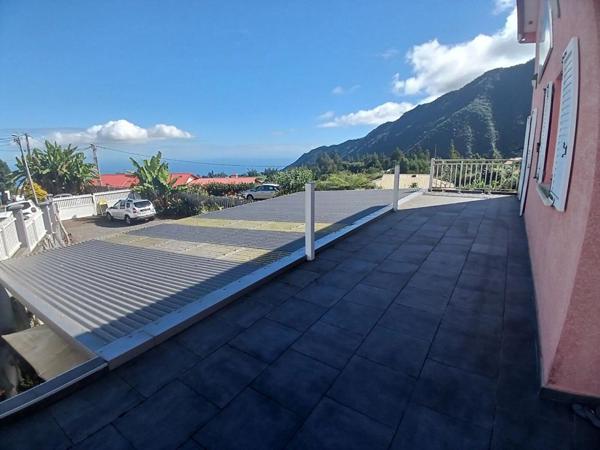 Ensemble immobilier de 269 m² sur 800 m² de terrain à Dos d'Âne 97429;
