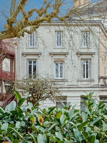 Appartement à vendre 4 pièces PERIGUEUX (24) 69 M² CENTRE-VILLE pas de travaux, vue dégagée, charme de l’ancien.