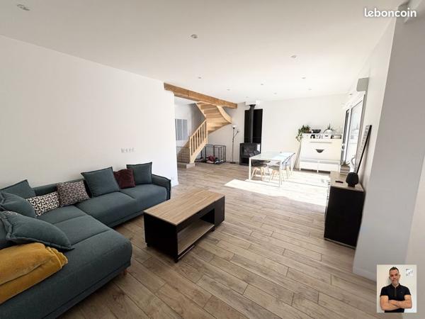 Maison  4 pièce(s) 141 m2