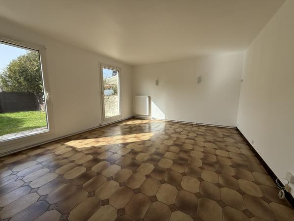 Maison de 3 chambres avec jardin et garage secteur épinette