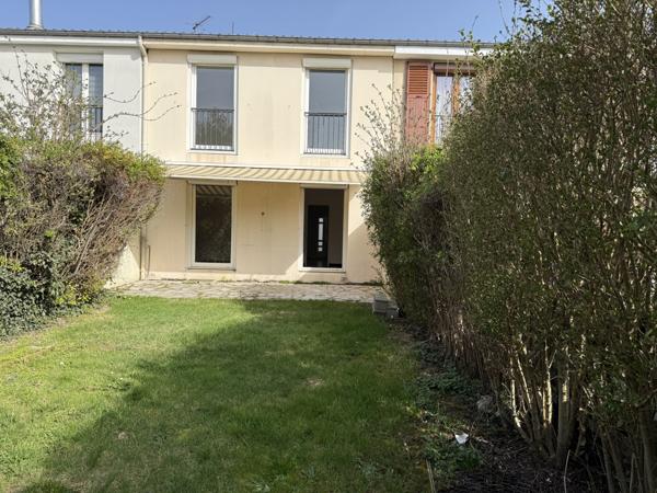 Maison de 3 chambres avec jardin et garage secteur épinette