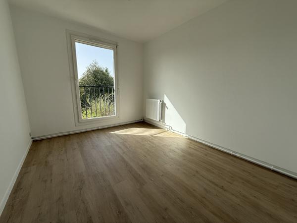 Maison de 3 chambres avec jardin et garage secteur épinette