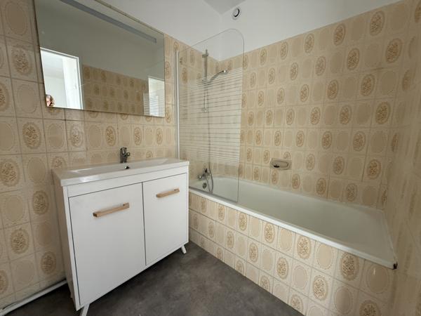 Maison de 3 chambres avec jardin et garage secteur épinette