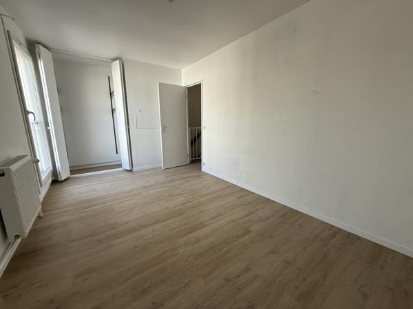 Maison de 3 chambres avec jardin et garage secteur épinette