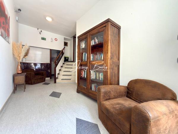 Commerce à vendre 36 pièces de 350 m²