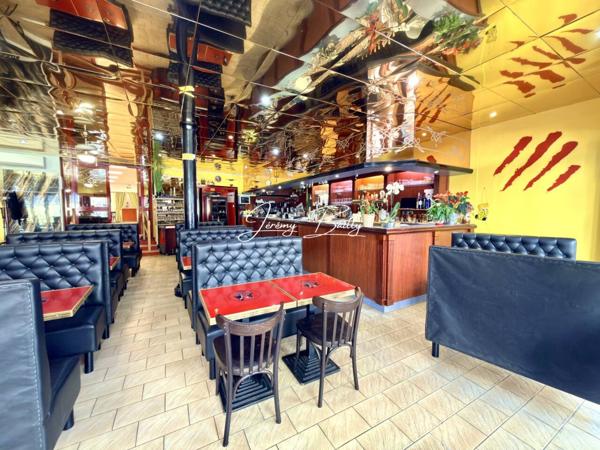 Commerce à vendre 36 pièces de 350 m²