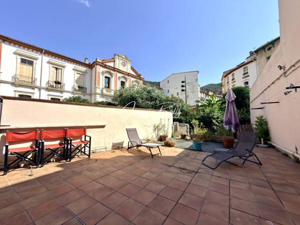 Commerce à vendre 36 pièces de 350 m²