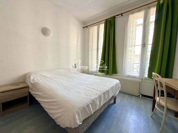 Commerce à vendre 36 pièces de 350 m²