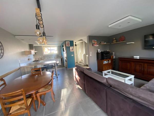 Maison Mitoyenne  4 pièces  Quartier calme et recherché à Oloron-Sainte-Marie