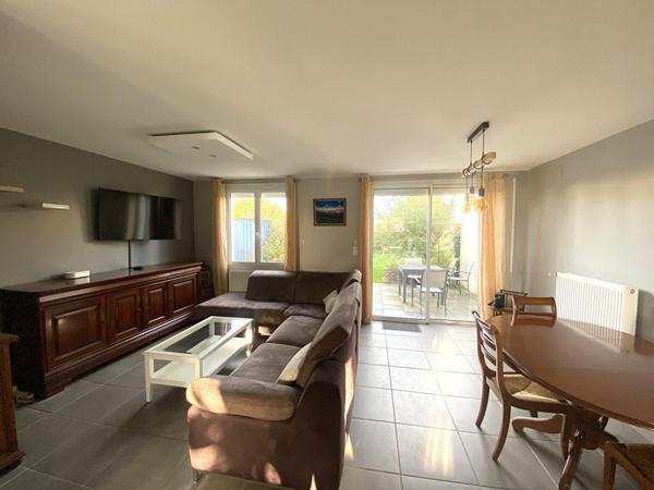 Maison Mitoyenne  4 pièces  Quartier calme et recherché à Oloron-Sainte-Marie