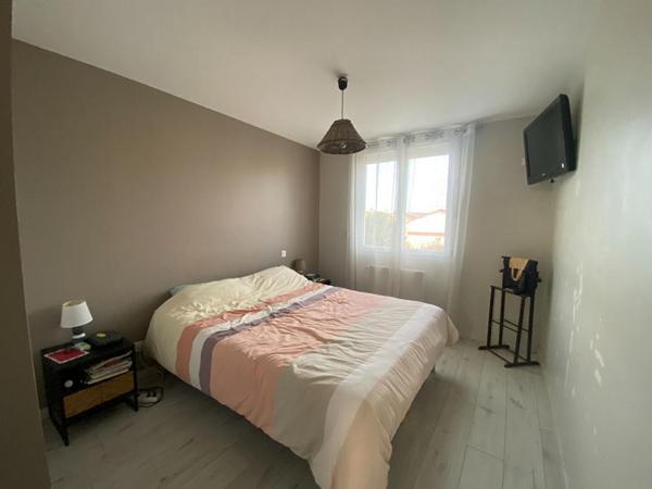 Maison Mitoyenne  4 pièces  Quartier calme et recherché à Oloron-Sainte-Marie