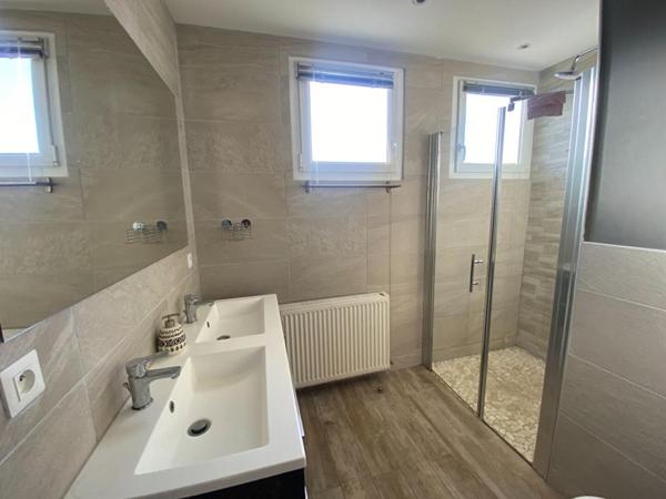 Maison Mitoyenne  4 pièces  Quartier calme et recherché à Oloron-Sainte-Marie