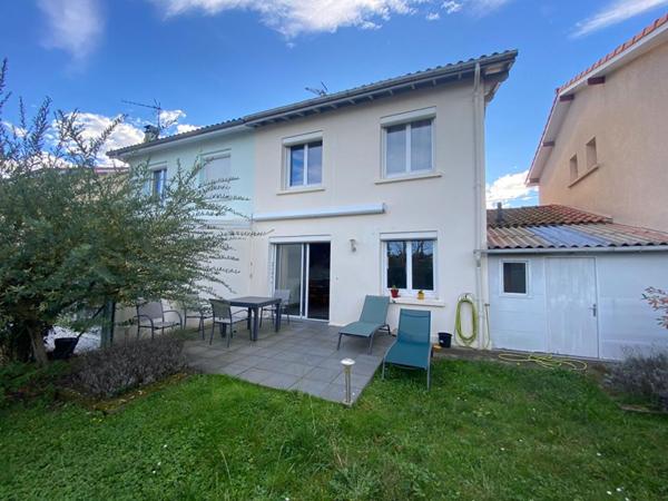 Maison Mitoyenne  4 pièces  Quartier calme et recherché à Oloron-Sainte-Marie