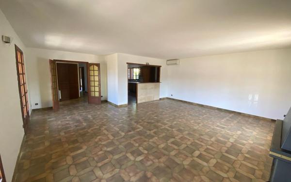 Maison à vendre    4 pièces • 12 m2 Izon