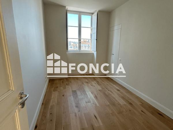 Location Appartement 3 pièces 87.29 m² - 20 RUE LATAPIE Pau 64000