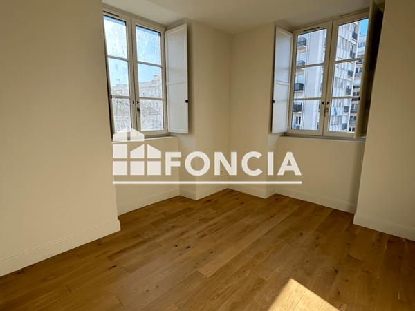 Location Appartement 3 pièces 87.29 m² - 20 RUE LATAPIE Pau 64000